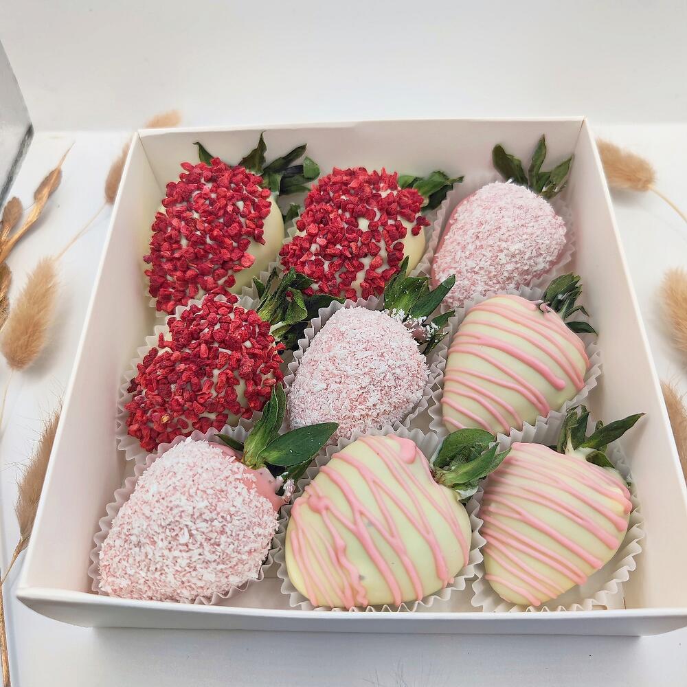 🍓 T08: клубника в белом шоколаде с малиной и кокосом 9-12 ягод - фото 2
