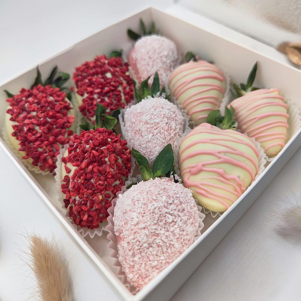 🍓 T08: клубника в белом шоколаде с малиной и кокосом 9-12 ягод - фото 3
