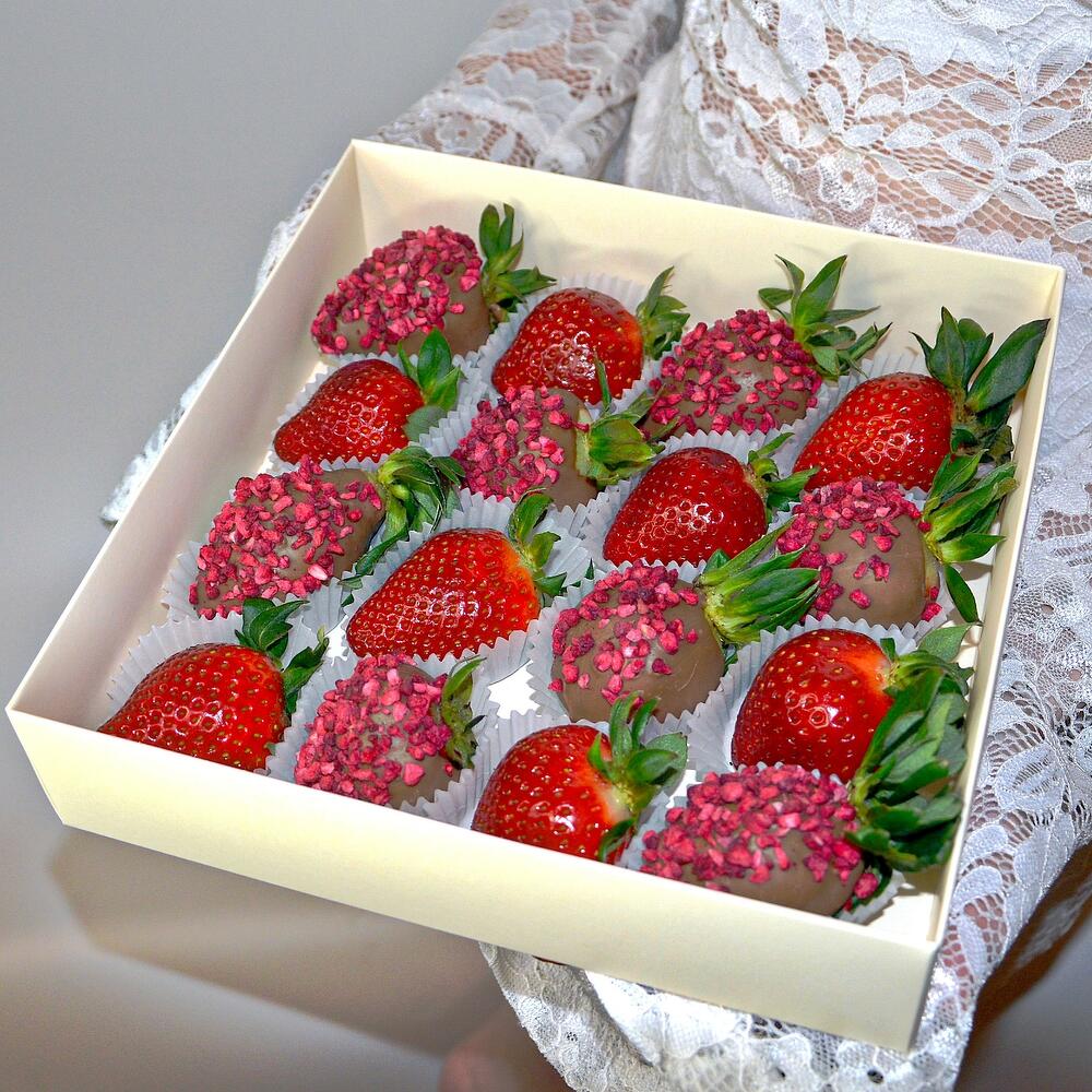 Клубника в шоколаде 16-20 ягод🍓 "Набор 24" сублимировая малина клубника и свежая клубника - фото 3