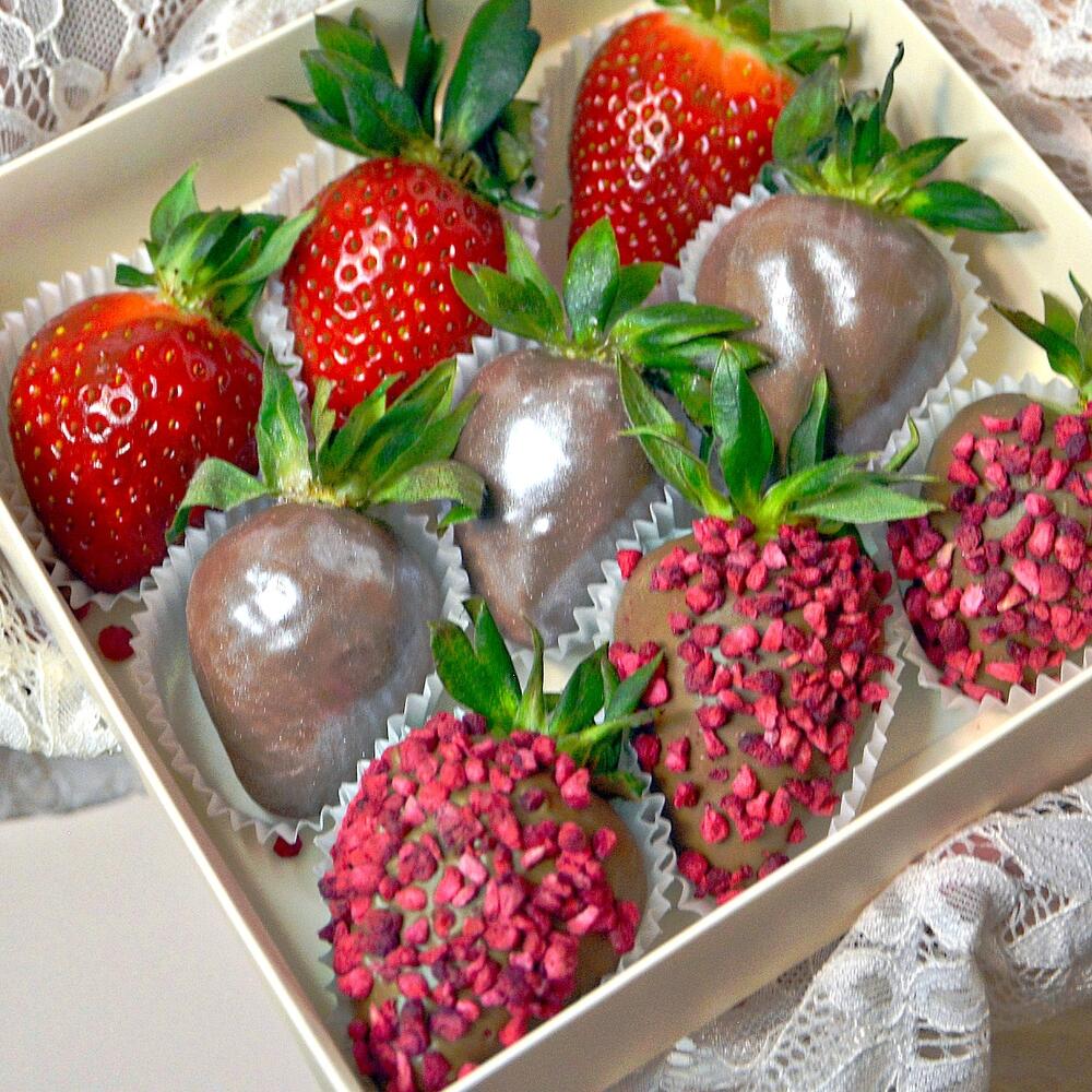 Клубника в шоколаде 9-12* ягод🍓 "Набор 25" сублимировая малина клубника, пищевые блестки и свежая клубника - фото 4