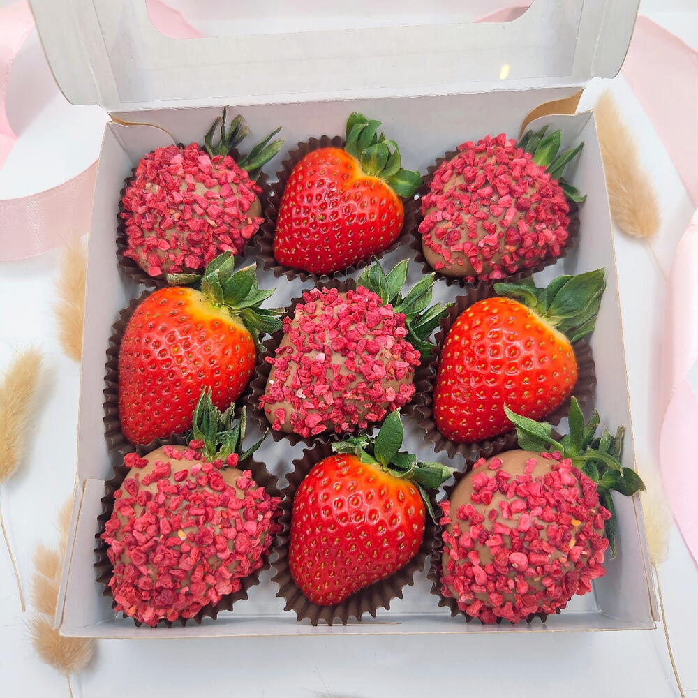 Клубника в шоколаде 9-12 ягод🍓 "Набор 28" сублимировая малина клубника и свежая клубника - фото 3