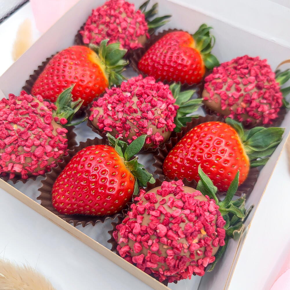 Клубника в шоколаде 9-12 ягод🍓 "Набор 28" сублимировая малина клубника и свежая клубника - фото 5