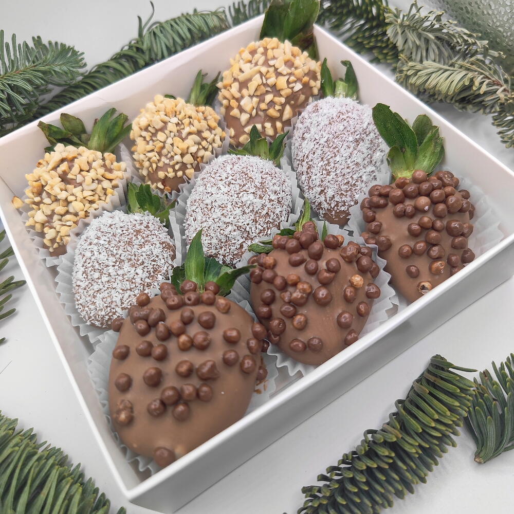 🍓 T17: Клубника в бельгийском шоколаде с арахисом, кокосом и шариками 9-12 ягод - фото 2