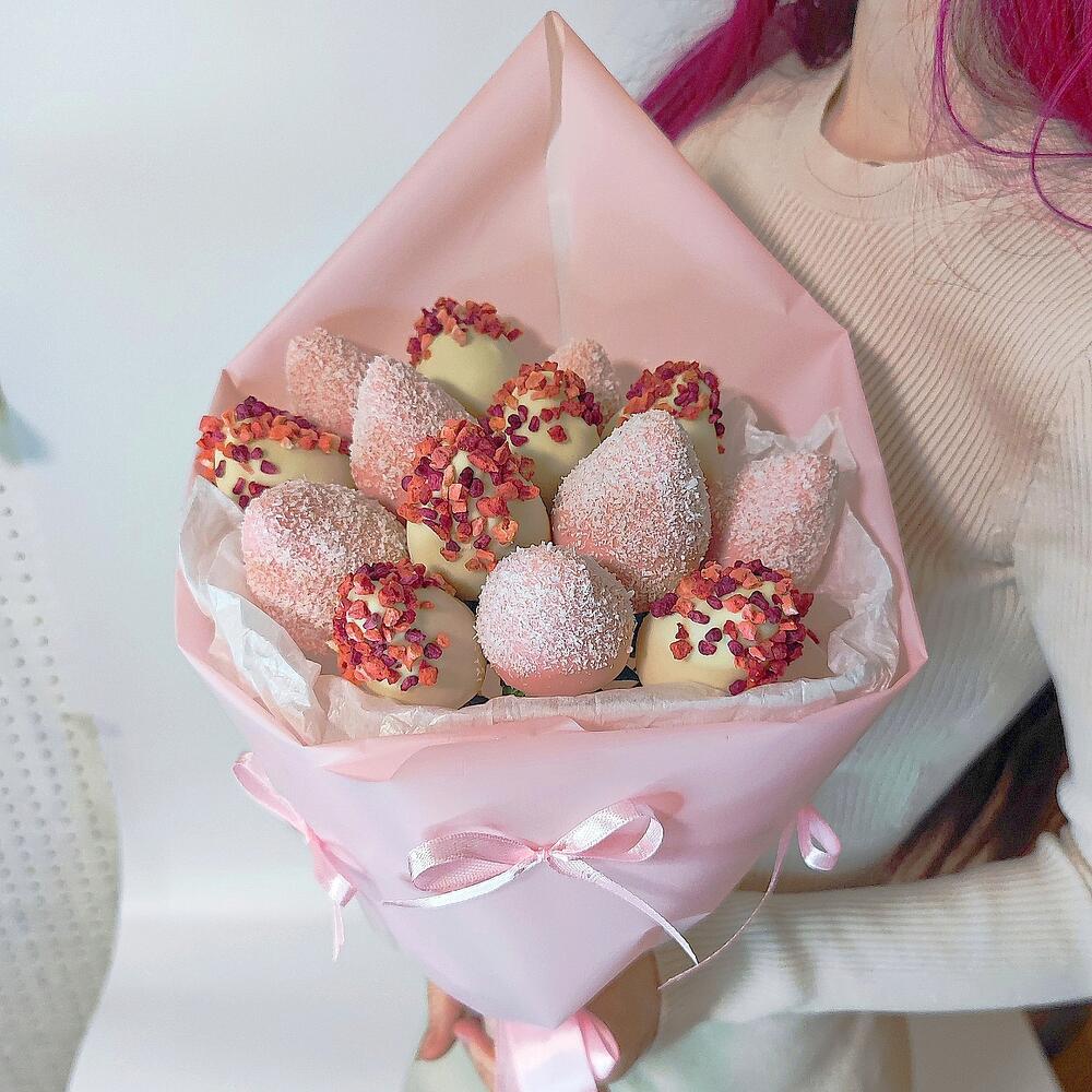 🍓 T09: букет из клубники в шоколаде с малиной и кокосом (13–15 ягод) - фото 2