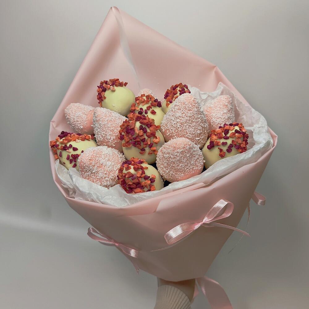 🍓 T09: букет из клубники в шоколаде с малиной и кокосом (13–15 ягод) - фото 6