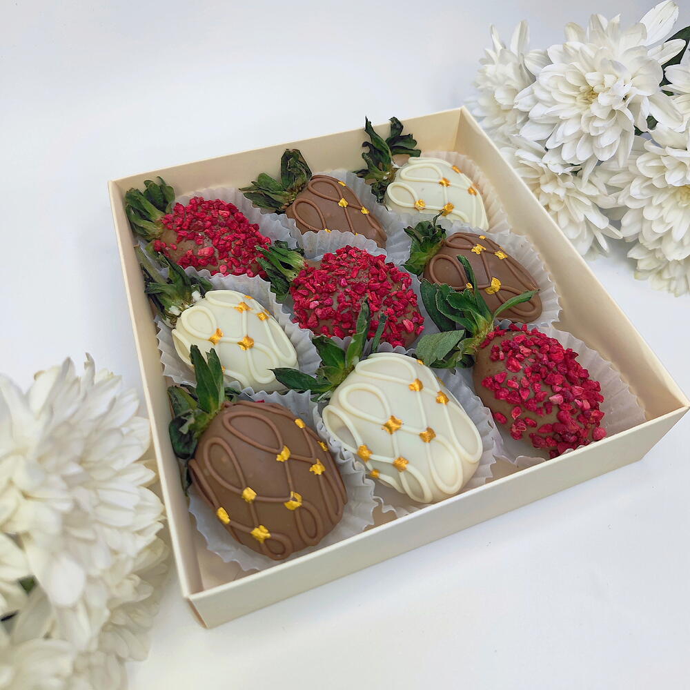 Клубника в шоколаде 9-12 ягод молочный и белый - фото 3