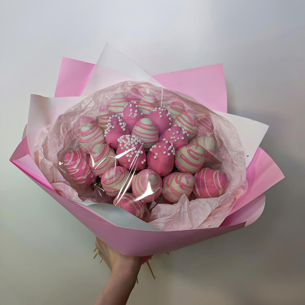 Розовый букет из клубники 25-30 ягод