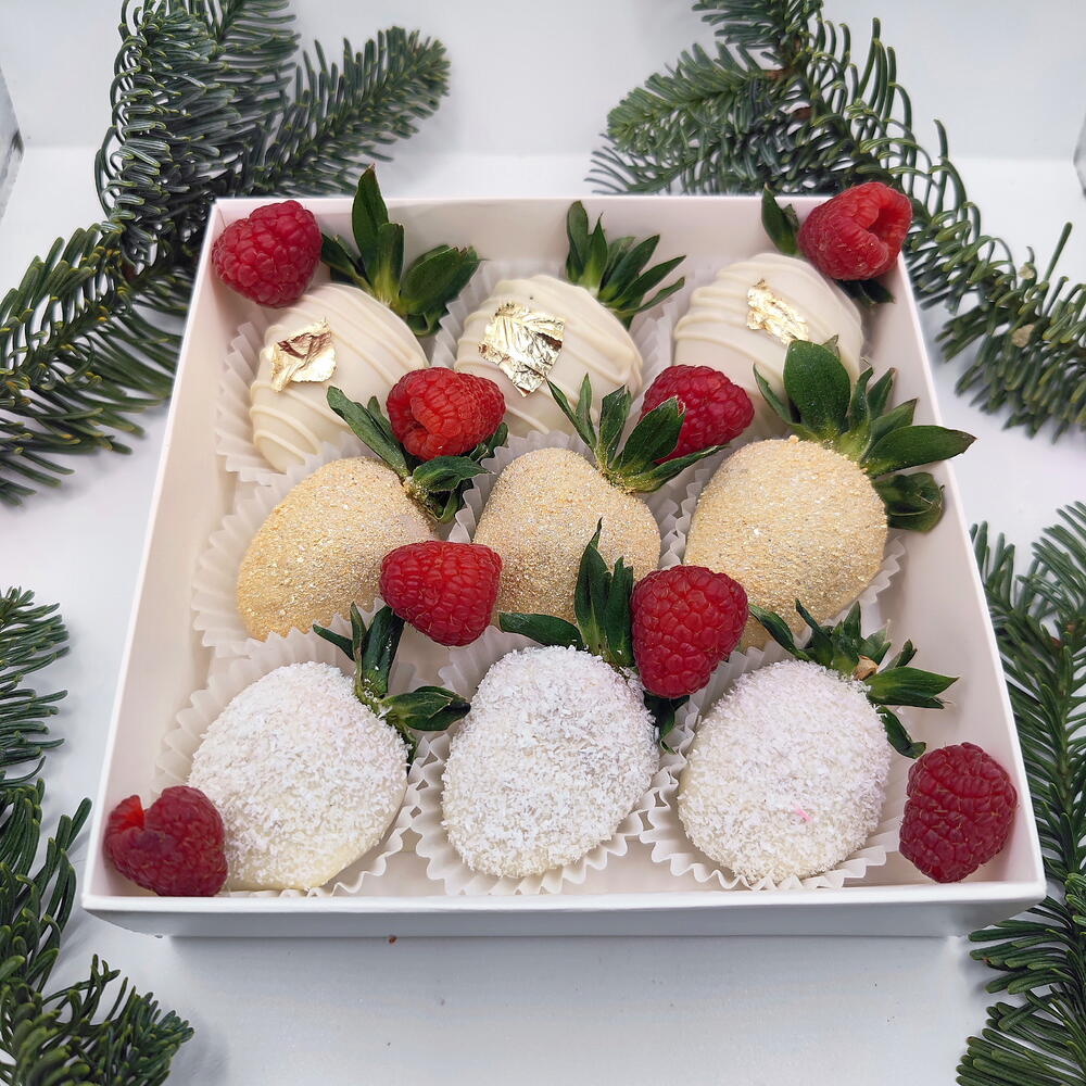 Клубника в шоколаде 9-12 ягод белый, малина