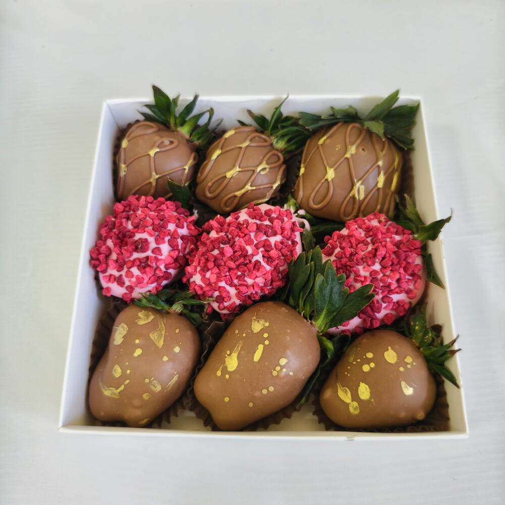 Клубника в шоколаде 9-12 ягод молочный и розовый - фото 2