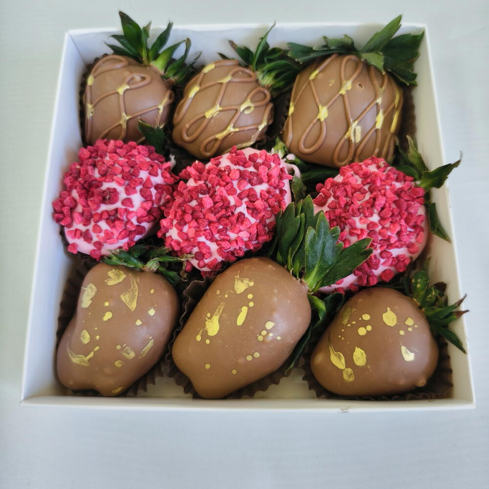 Клубника в шоколаде 9-12 ягод молочный и розовый - фото 3
