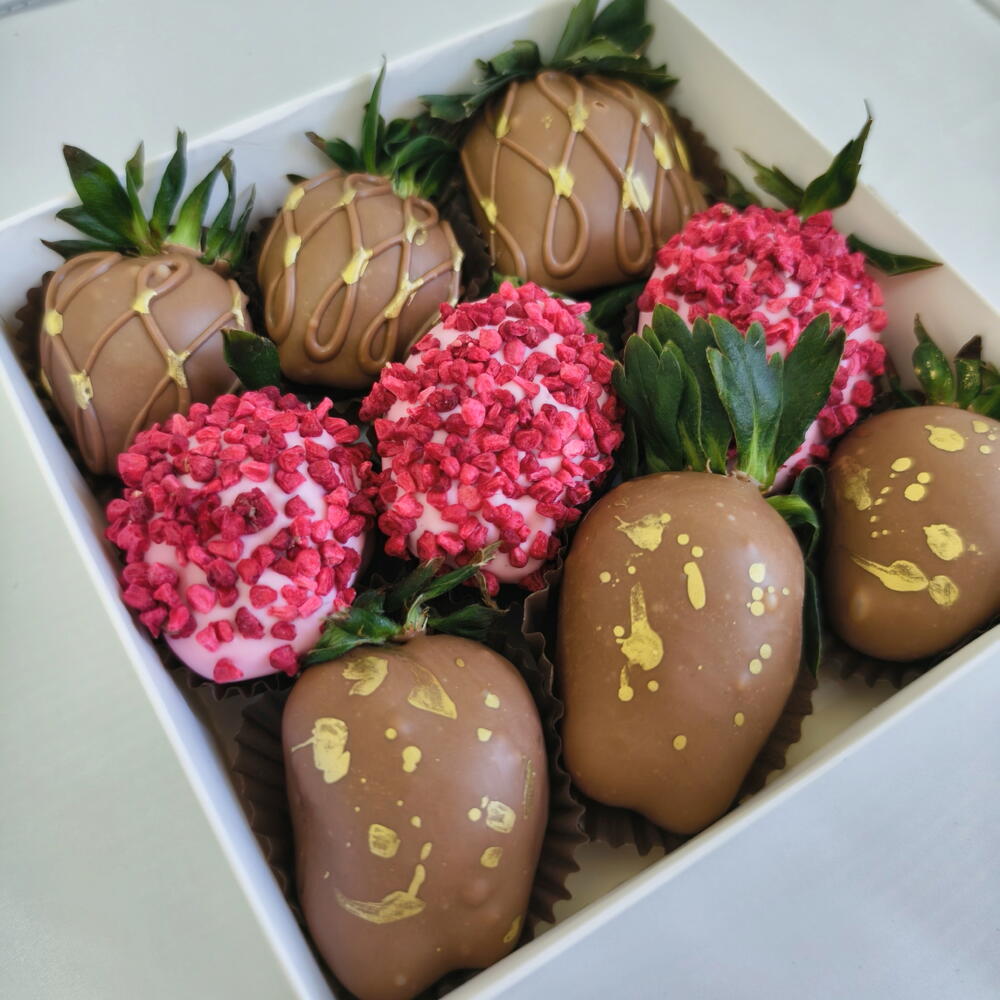 Клубника в шоколаде 9-12 ягод молочный и розовый - фото 4