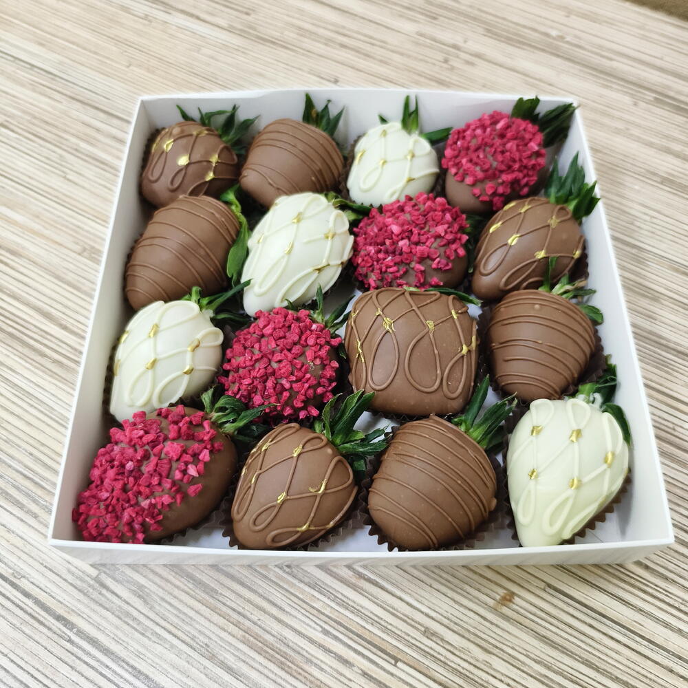 Клубника в шоколаде 16-20 ягод молочный и белый - фото 3