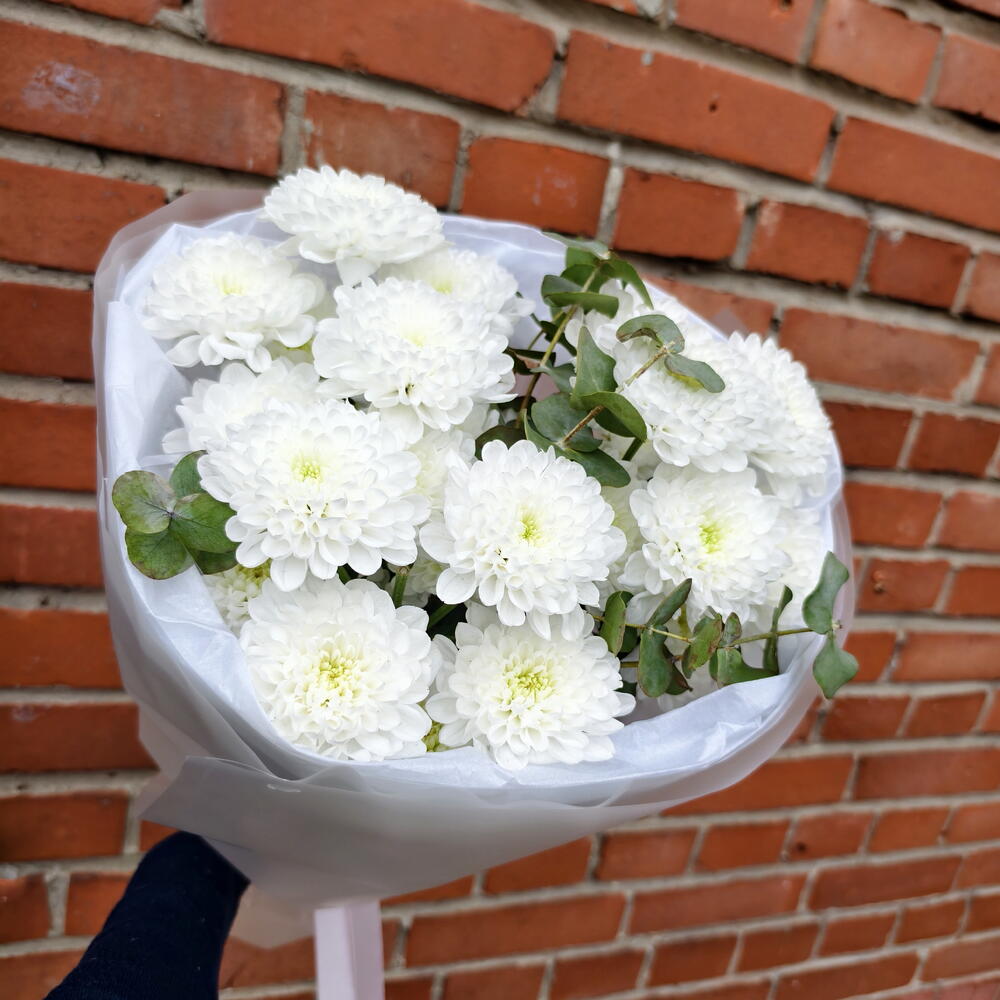 Букет из кустовой хризантемы на день рождения - фото 4