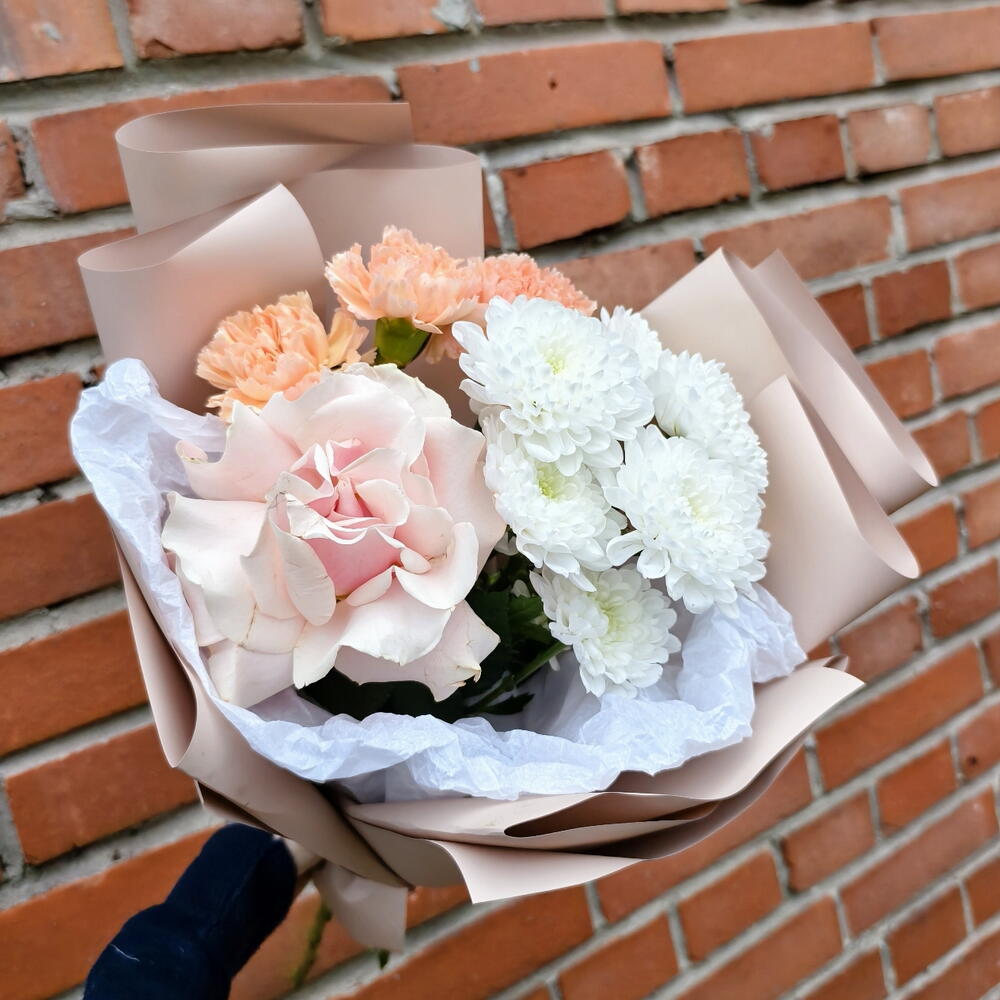 Авторский букет/ диантус/Хризантема/французская роза - фото 1