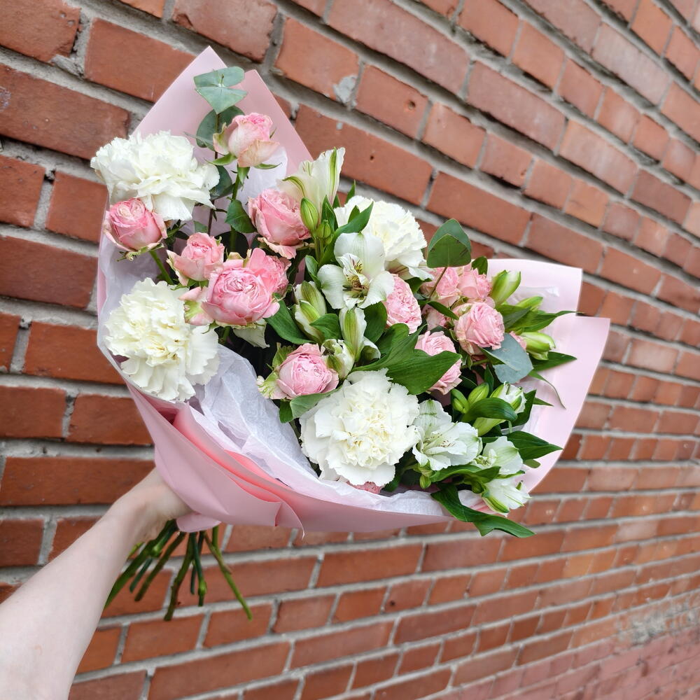 Designer Bouquet with Peony-Shaped Spray Roses, Dianthus, Alstroemeria and Eucalyptus — photo 2