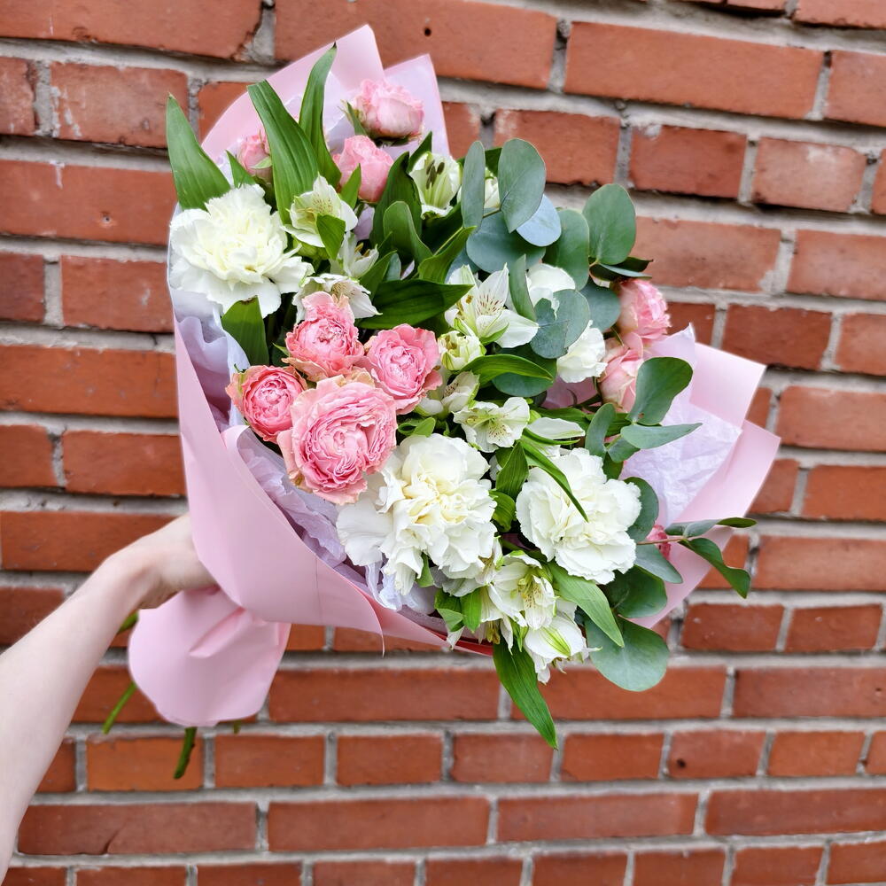 Designer Bouquet with Peony-Shaped Spray Roses, Dianthus, Alstroemeria and Eucalyptus — photo 5