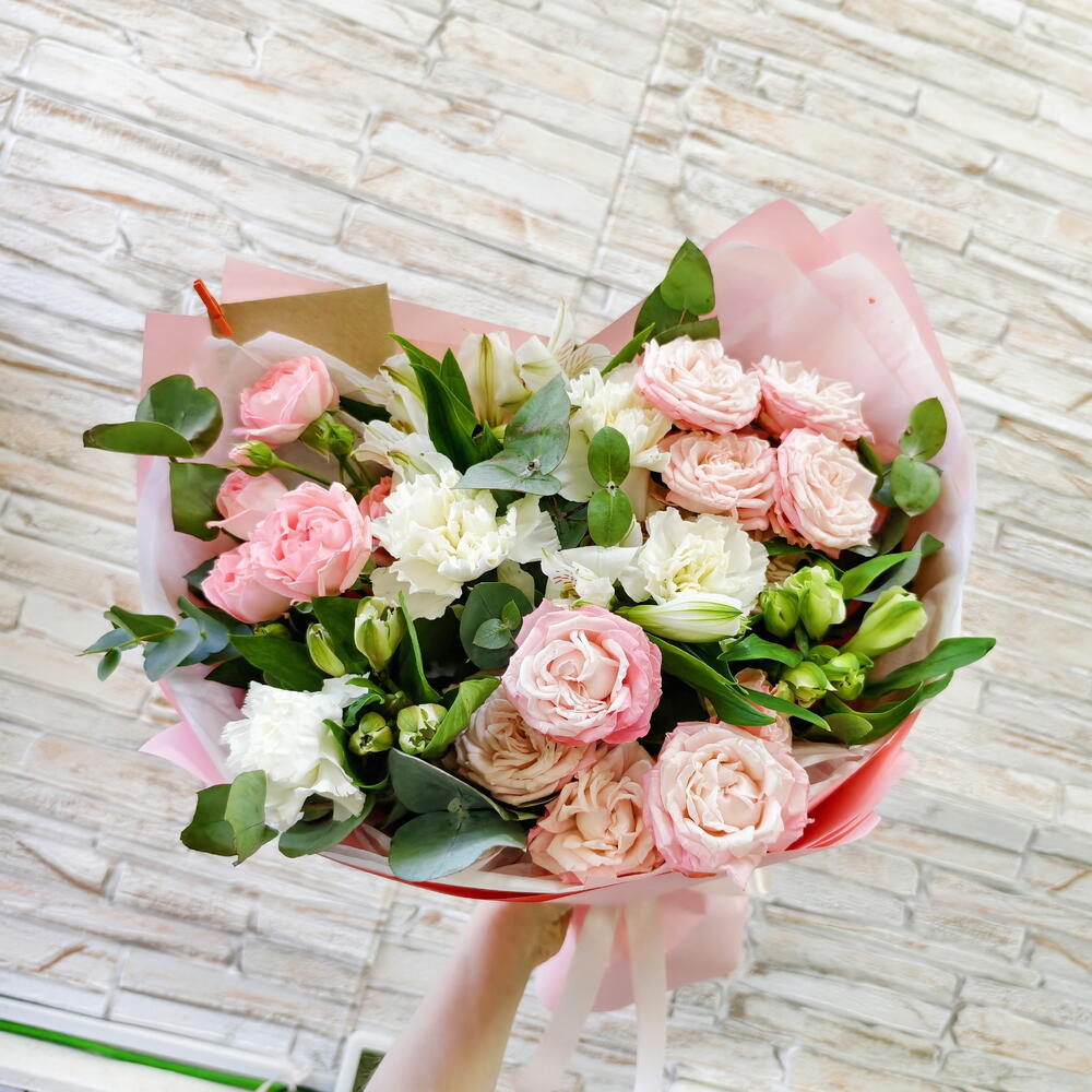 Designer Bouquet with Peony-Shaped Spray Roses, Dianthus, Alstroemeria and Eucalyptus — photo 6