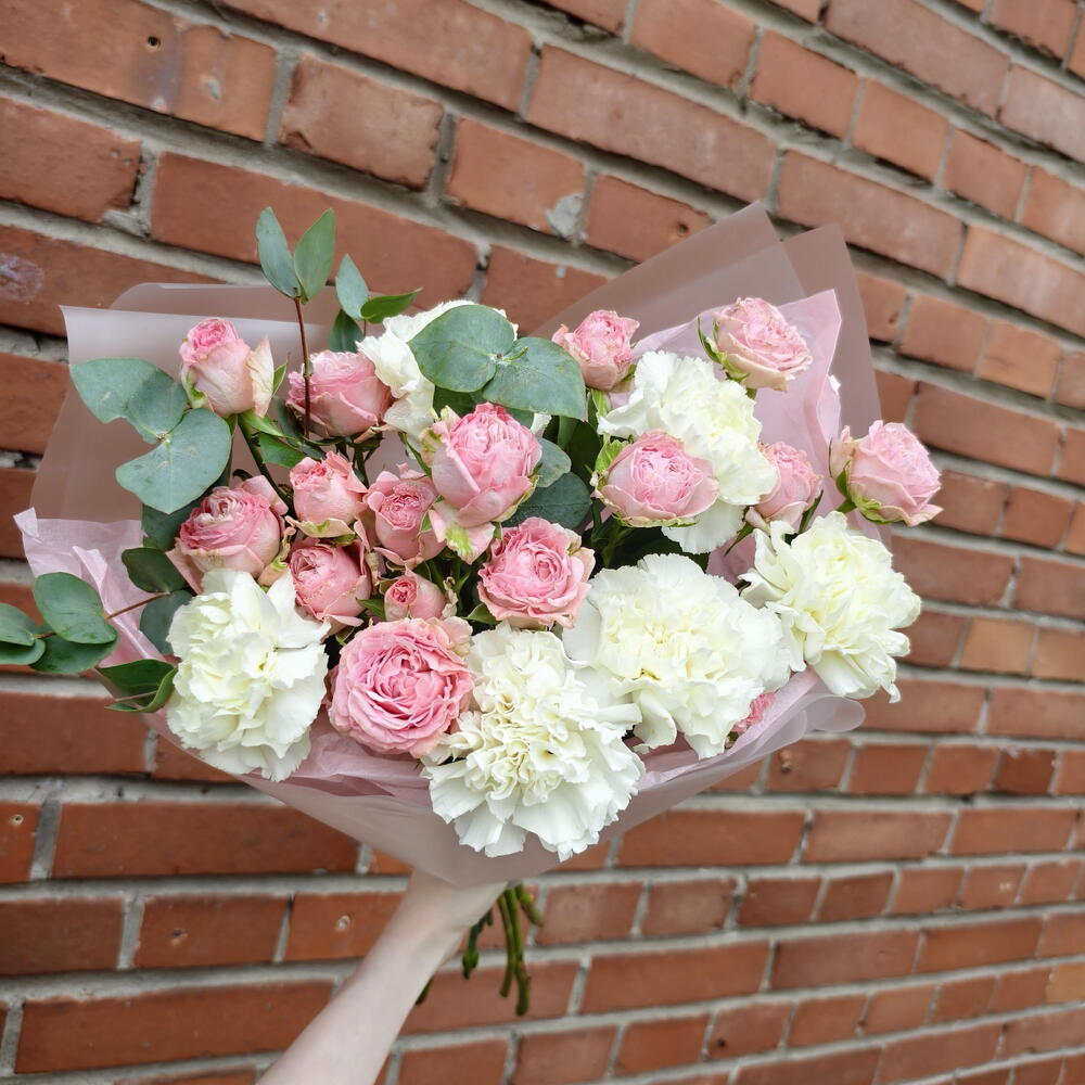 Bombastic Spray Rose, Dianthus and Eucalyptus Bouquet — photo 1