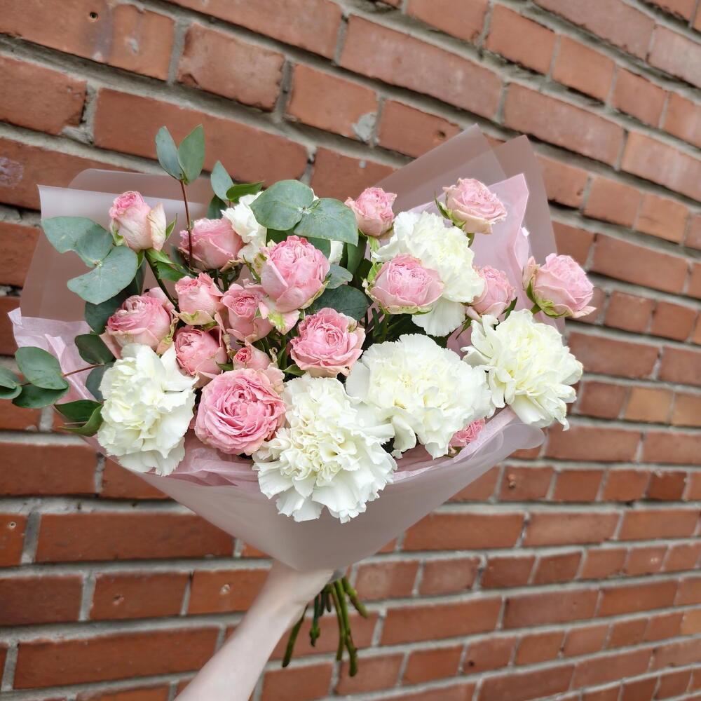 Bombastic Spray Rose, Dianthus and Eucalyptus Bouquet — photo 5