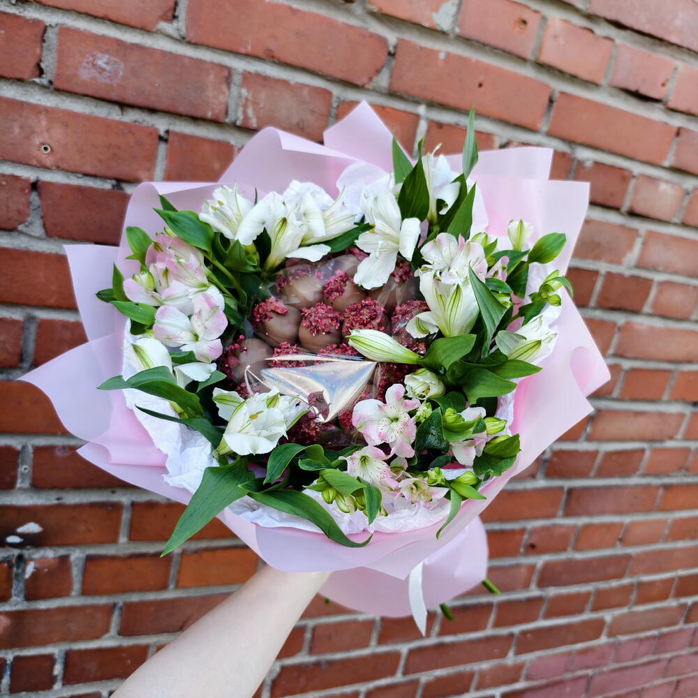 Chocolate-Covered Strawberry and Flower Bouquet, 13 Berries — photo 2