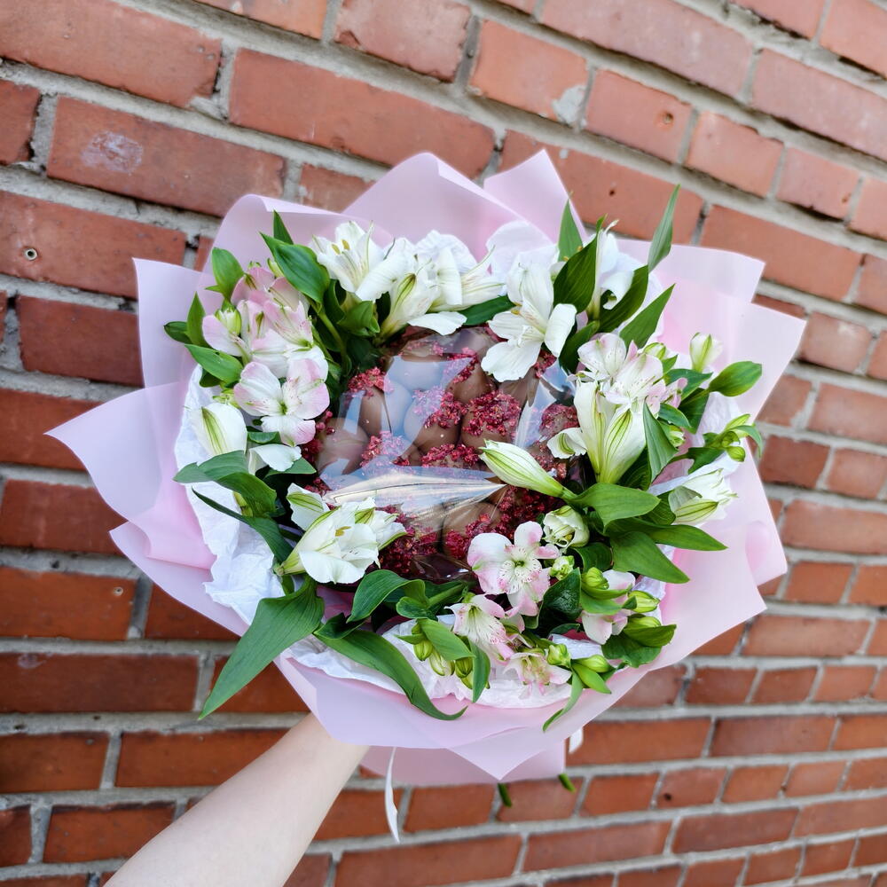 Chocolate-Covered Strawberry and Flower Bouquet, 13 Berries — photo 5