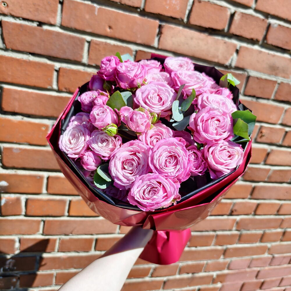 Peony-Style Spray Rose Bouquet with Eucalyptus — photo 3
