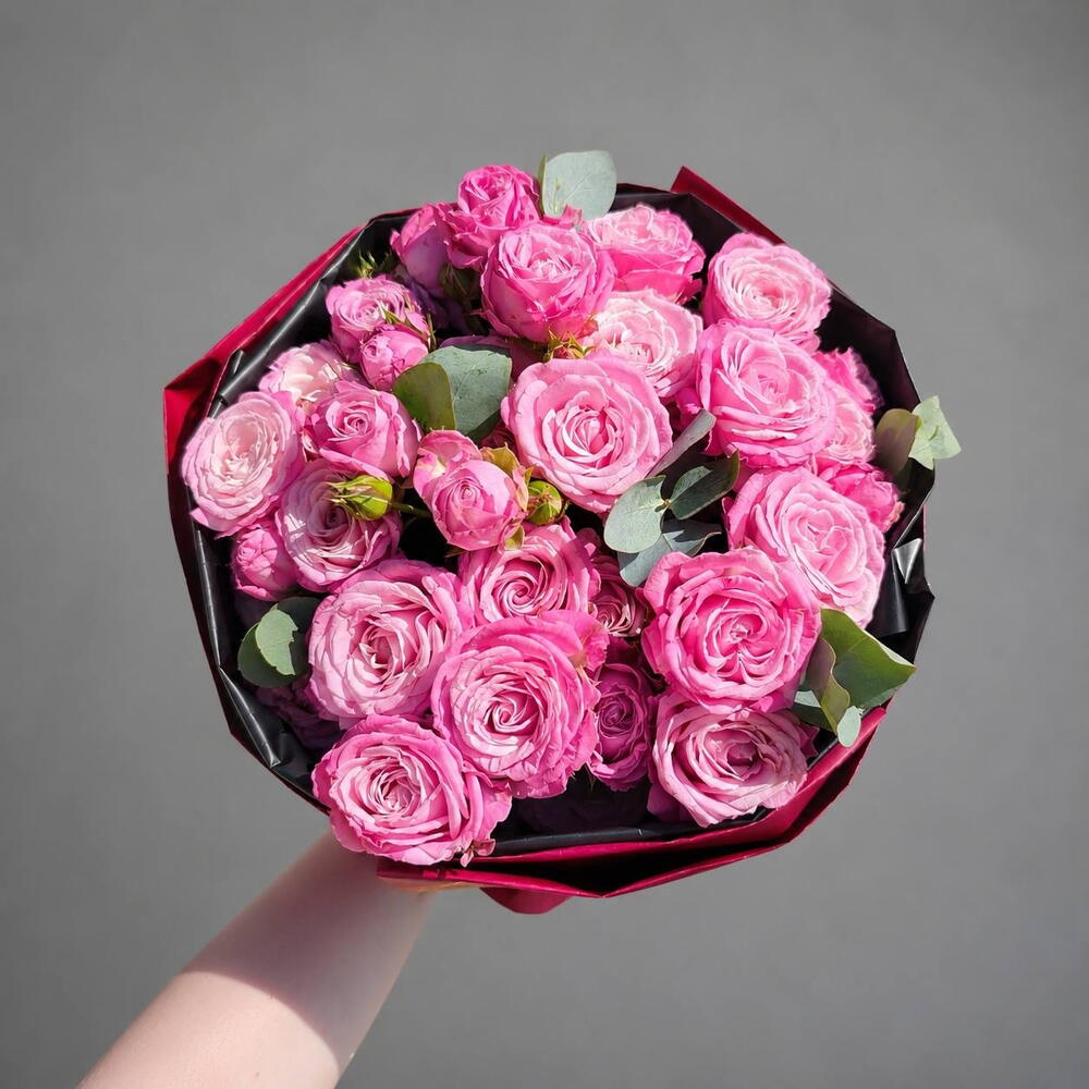Peony-Style Spray Rose Bouquet with Eucalyptus — photo 7