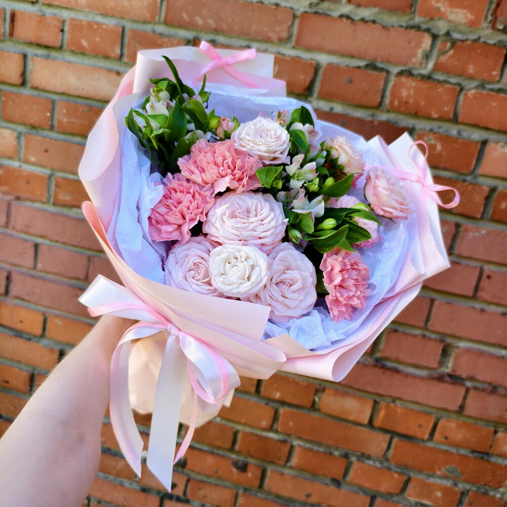 Signature Bouquet with Peony-Style Roses, Bombastic Spray Roses, Alstroemeria and Dianthus — photo 2