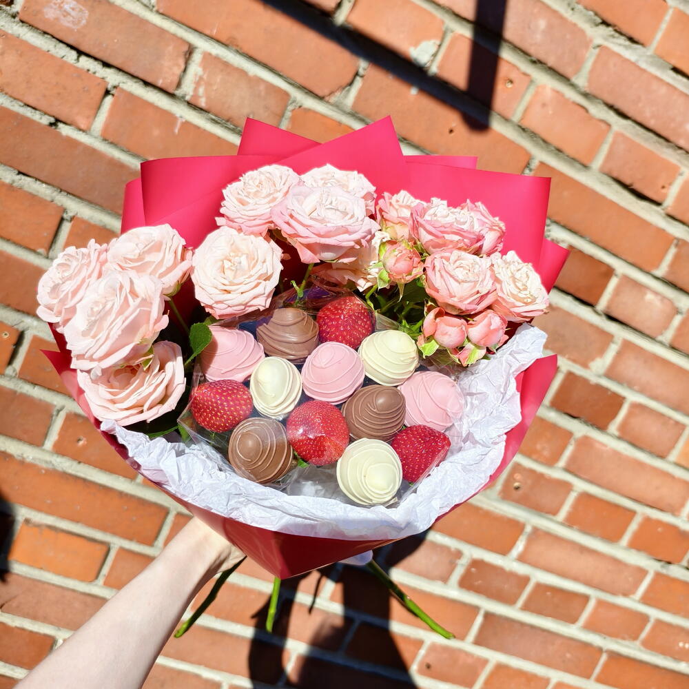 Chocolate-Covered Strawberry and Spray Rose Bouquet, 13 Berries — photo 2