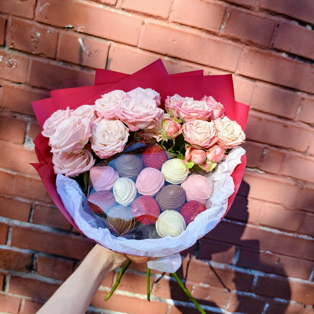 Chocolate-Covered Strawberry and Spray Rose Bouquet, 13 Berries — photo 3