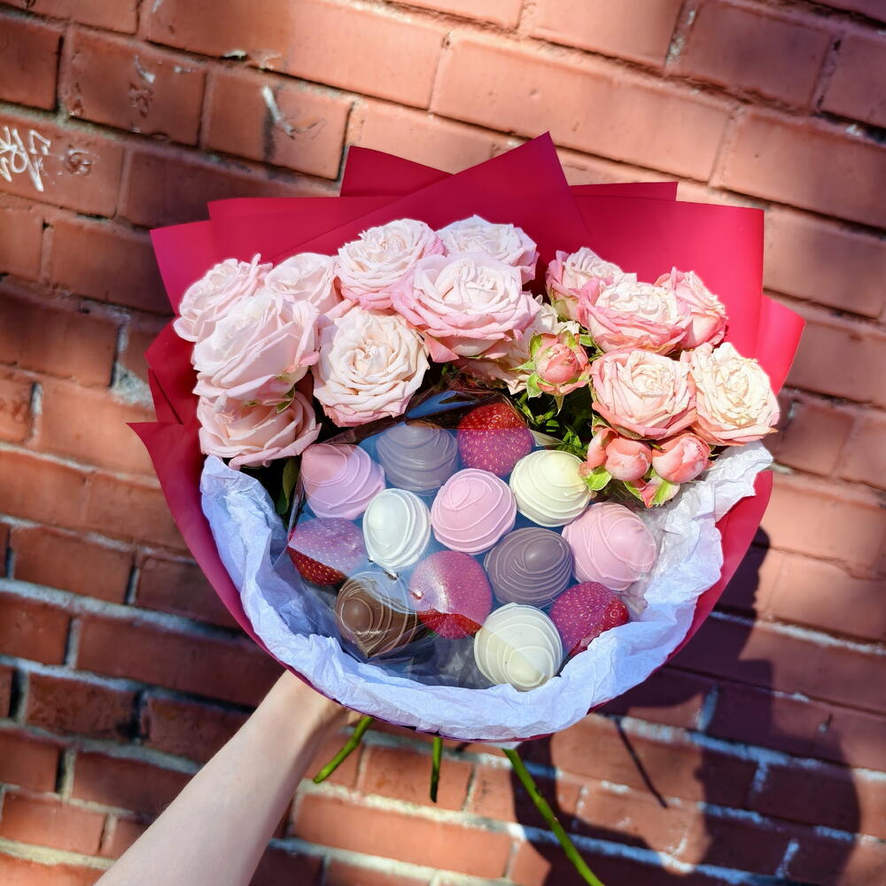 Chocolate-Covered Strawberry and Spray Rose Bouquet, 13 Berries — photo 5