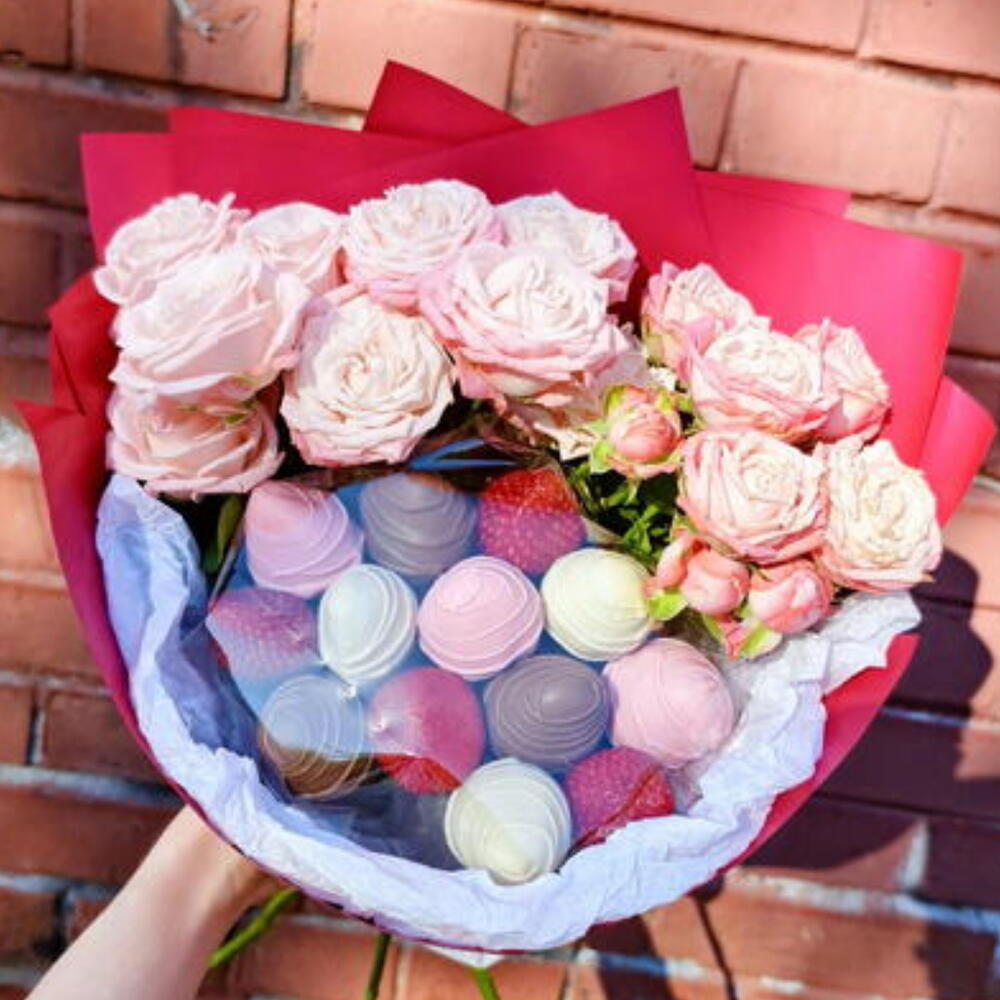 Chocolate-Covered Strawberry and Spray Rose Bouquet, 13 Berries — photo 6
