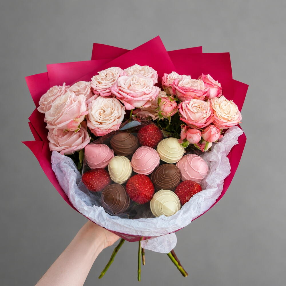 Chocolate-Covered Strawberry and Spray Rose Bouquet, 13 Berries — photo 8