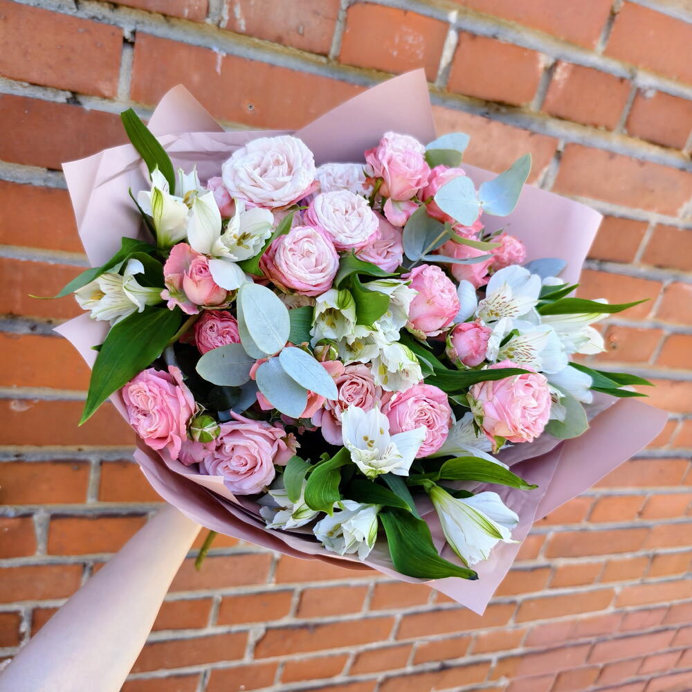 Bombastic Peony-Style Spray Rose, Alstroemeria and Eucalyptus Bouquet — photo 2