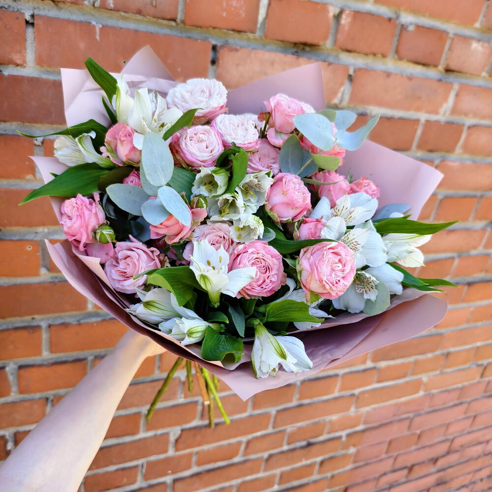 Bombastic Peony-Style Spray Rose, Alstroemeria and Eucalyptus Bouquet — photo 3