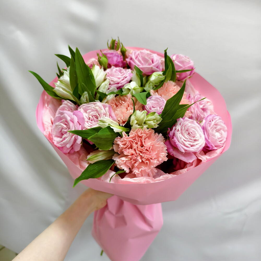 Peony-Style Spray Rose, Dianthus and Alstroemeria Bouquet — September 1