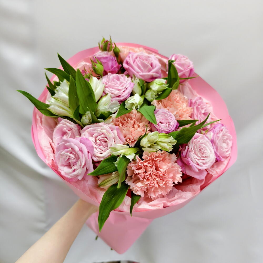 Peony-Style Spray Rose, Dianthus and Alstroemeria Bouquet — September 1 — photo 2