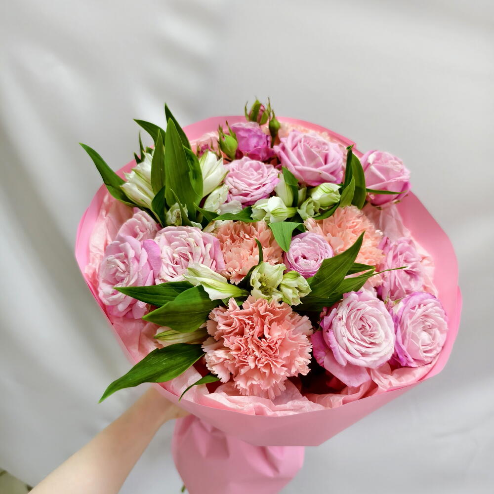 Peony-Style Spray Rose, Dianthus and Alstroemeria Bouquet — September 1 — photo 3