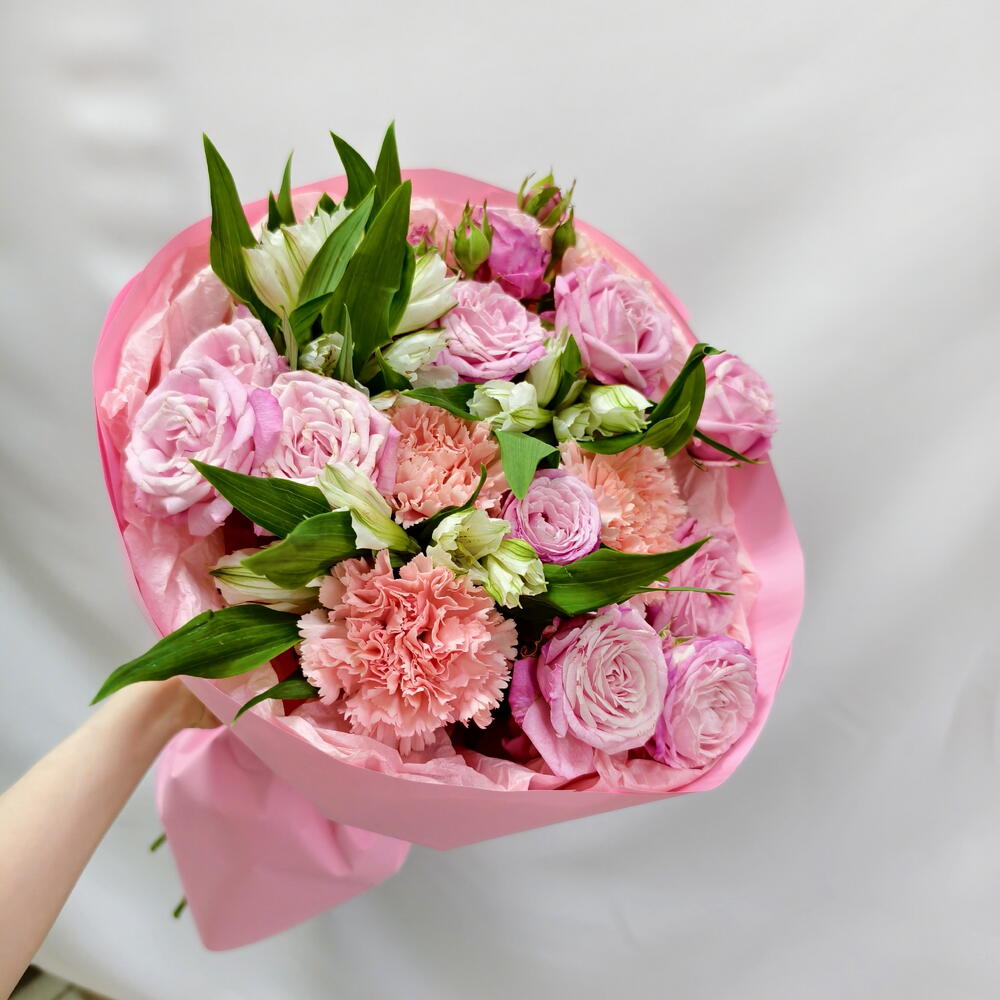 Peony-Style Spray Rose, Dianthus and Alstroemeria Bouquet — September 1 — photo 4