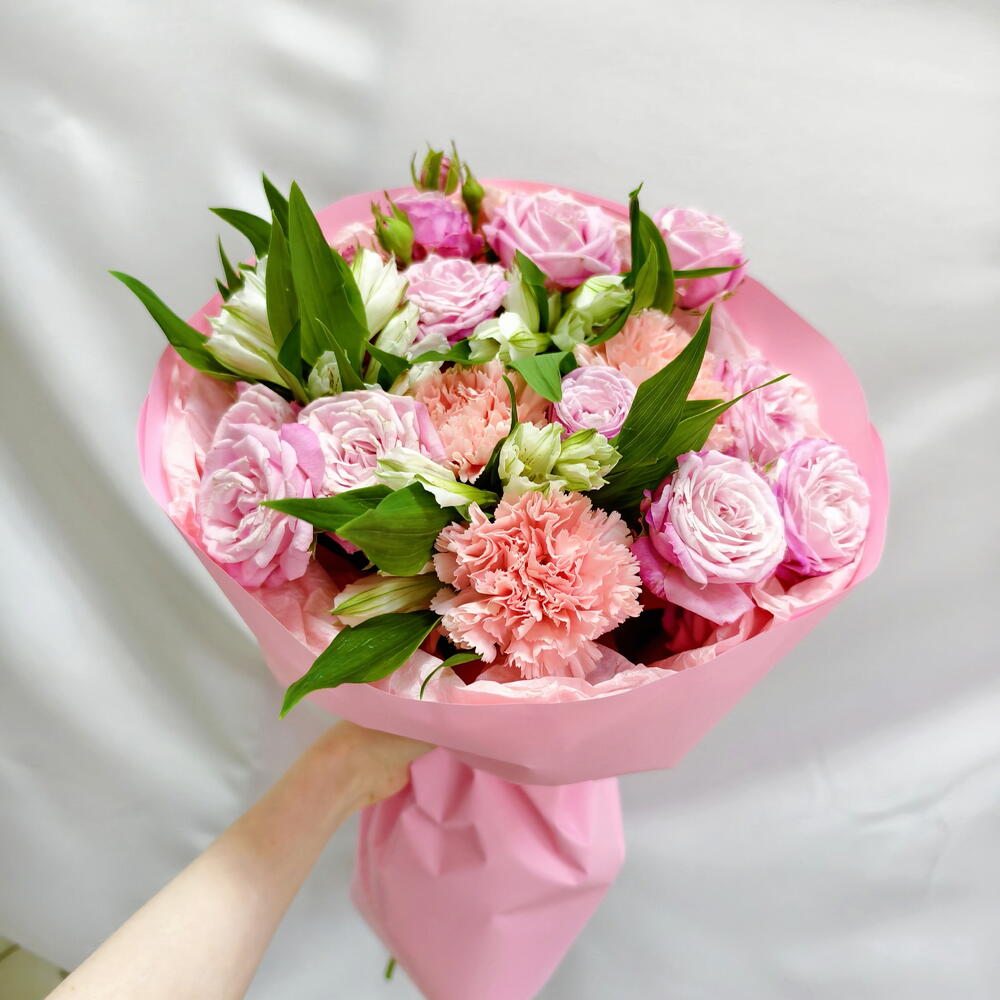 Peony-Style Spray Rose, Dianthus and Alstroemeria Bouquet — September 1 — photo 8