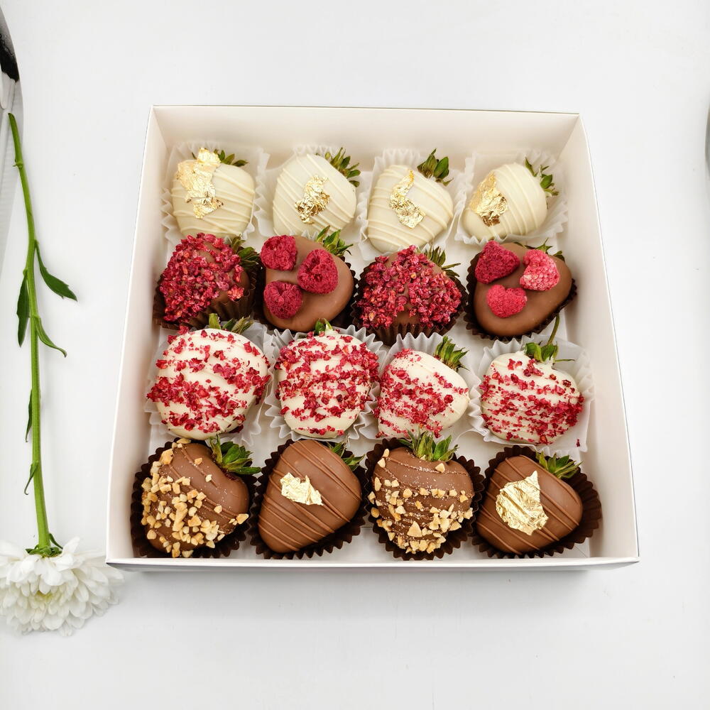 Nowkie × Flowwow Chocolate-Covered Strawberry Set, 16–20 Berries, Variant 4 — photo 1
