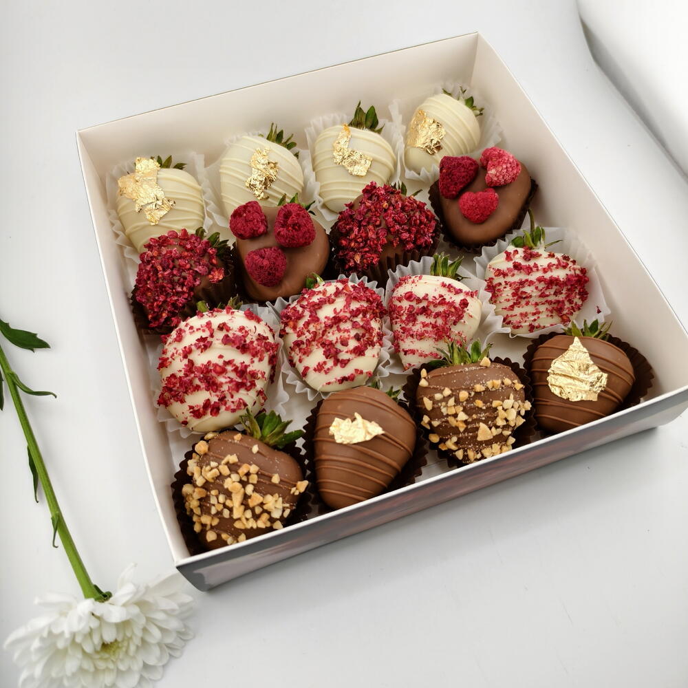Nowkie × Flowwow Chocolate-Covered Strawberry Set, 16–20 Berries, Variant 4 — photo 5