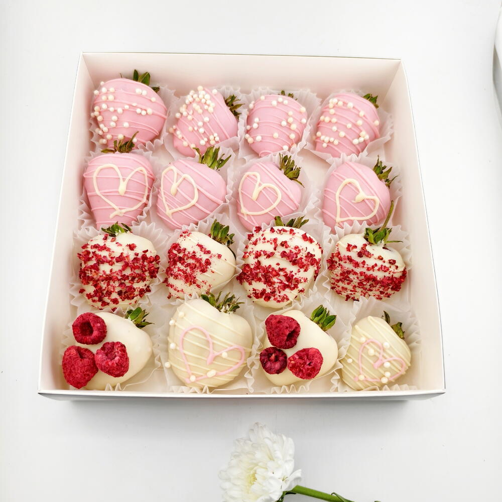 Nowkie × Flowwow Chocolate-Covered Strawberry Set, 16–20 Berries — photo 1