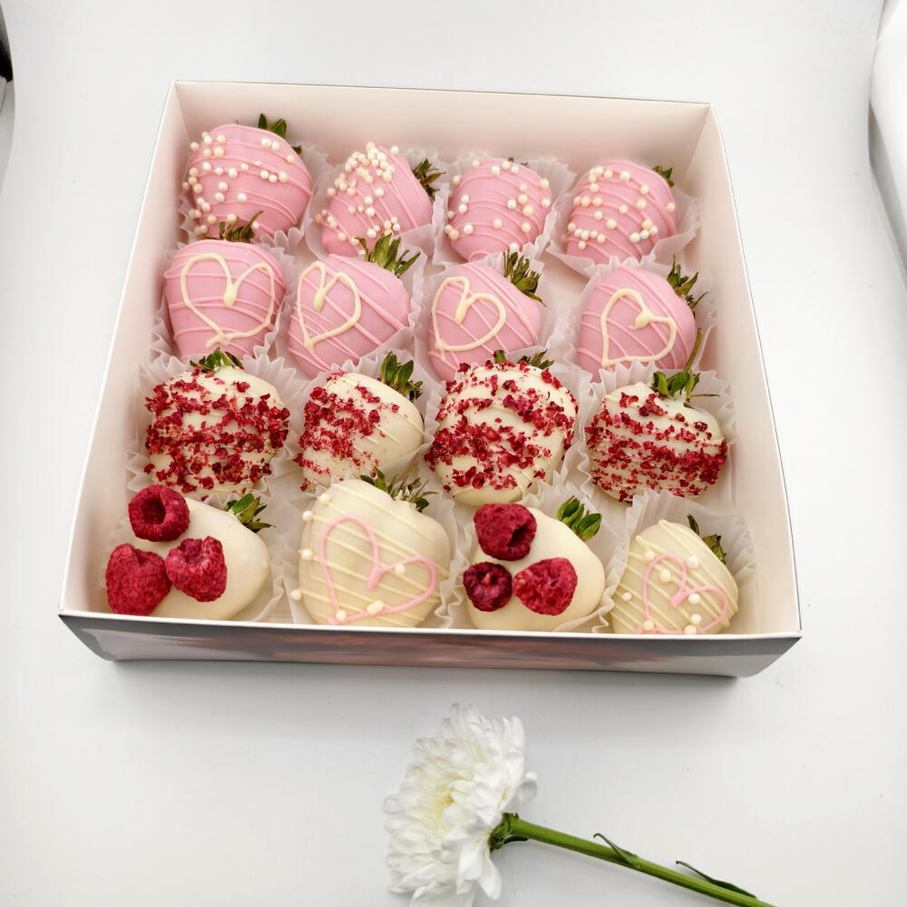 Nowkie × Flowwow Chocolate-Covered Strawberry Set, 16–20 Berries — photo 3