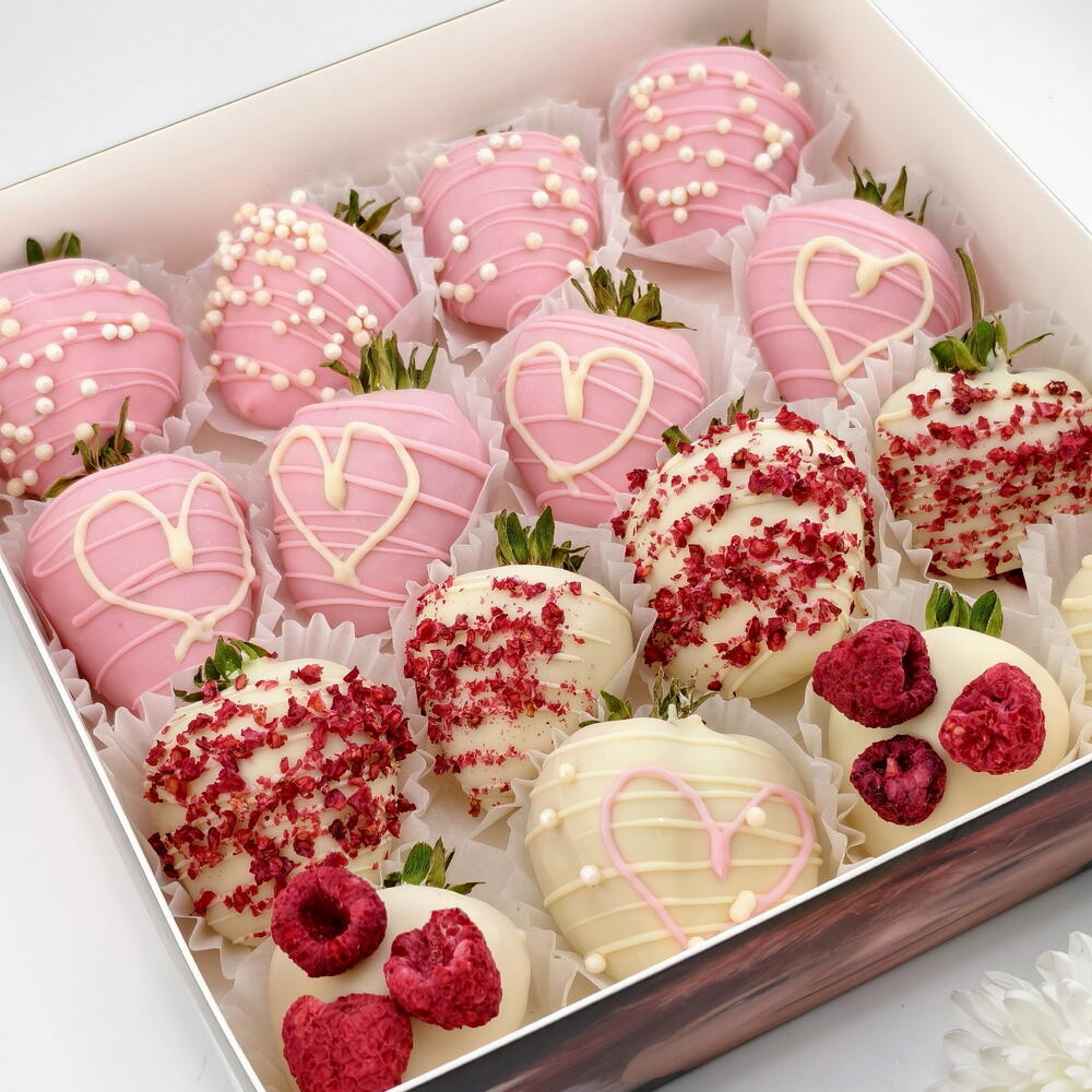 Nowkie × Flowwow Chocolate-Covered Strawberry Set, 16–20 Berries — photo 4