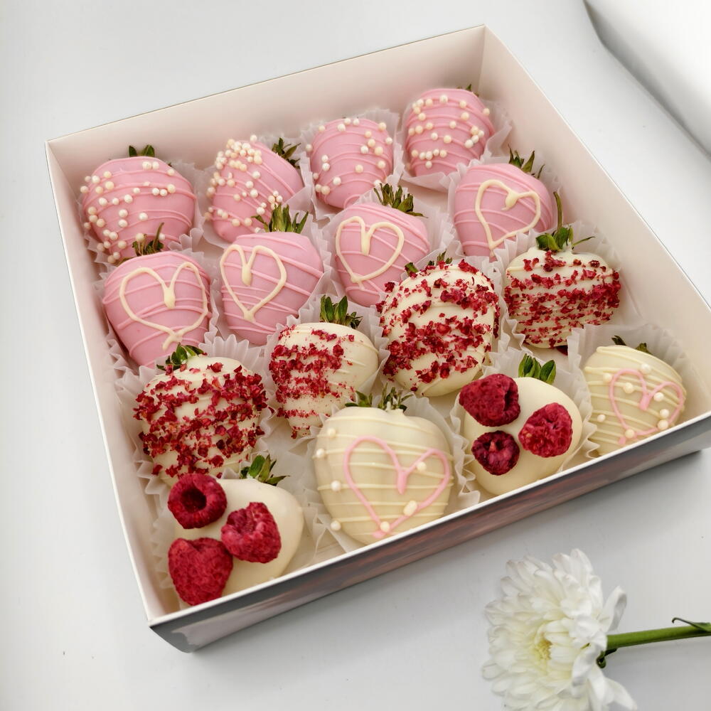 Nowkie × Flowwow Chocolate-Covered Strawberry Set, 16–20 Berries — photo 5