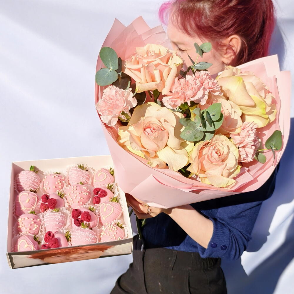 Nowkie × Flowwow Chocolate-Covered Strawberry and Flower Set, 16–20 Berries, Variant 2 — photo 5