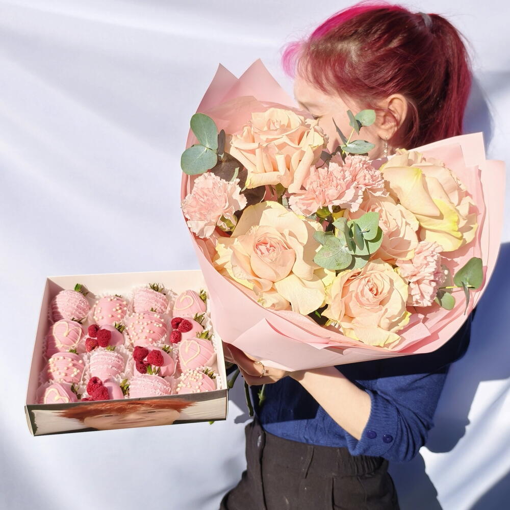 Nowkie × Flowwow Chocolate-Covered Strawberry and Flower Set, 16–20 Berries, Variant 2 — photo 6