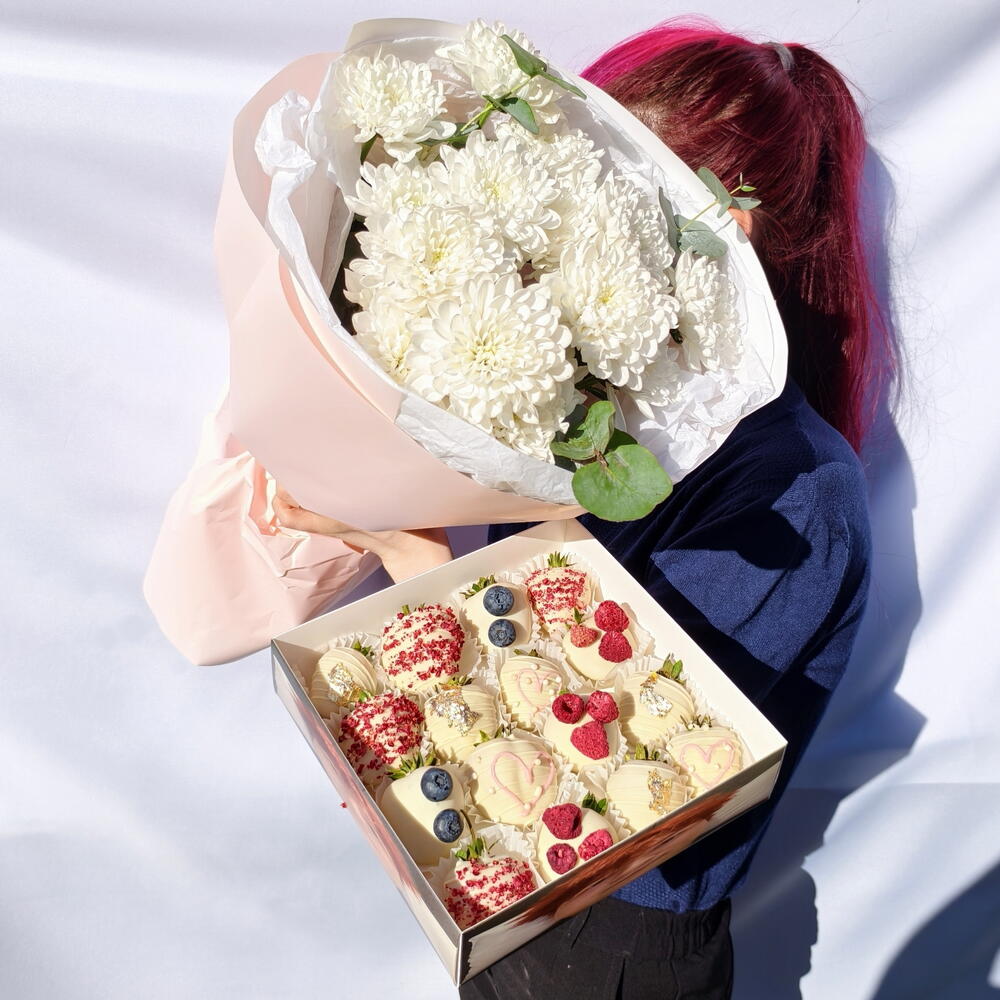 Nowkie × Flowwow Chocolate-Covered Strawberry and Flower Set, 16–20 Berries, Variant 3 — photo 3