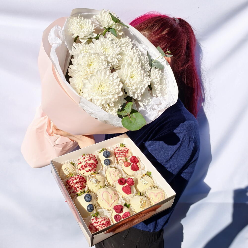Nowkie × Flowwow Chocolate-Covered Strawberry and Flower Set, 16–20 Berries, Variant 3 — photo 4